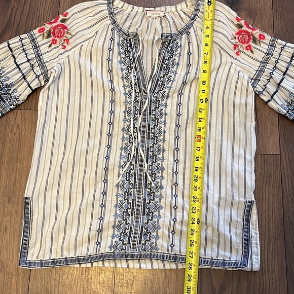Johnny Was embroidered top size small. - Picture 5 of 11